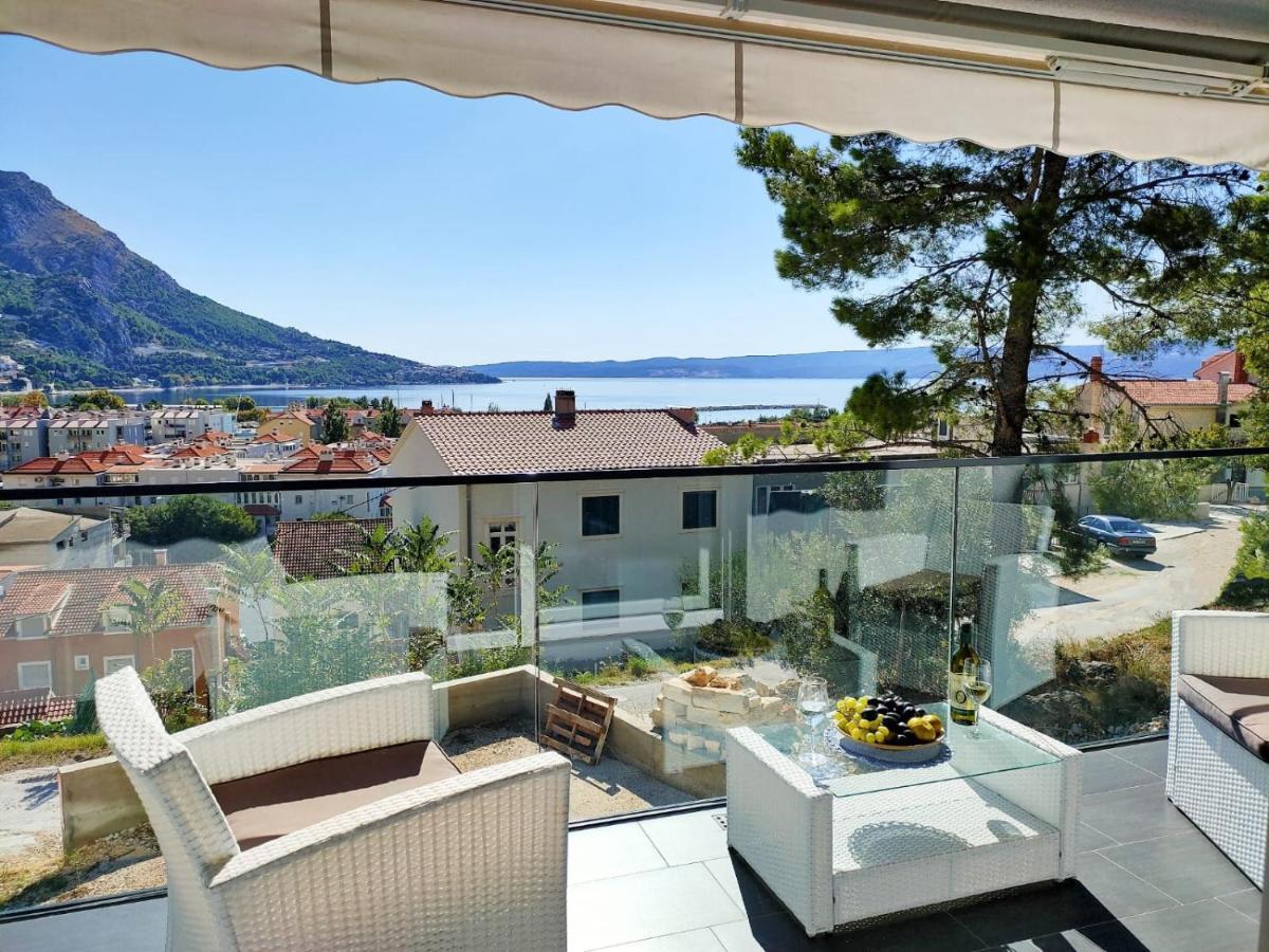 Apartments Elin Omiš Eksteriør billede
